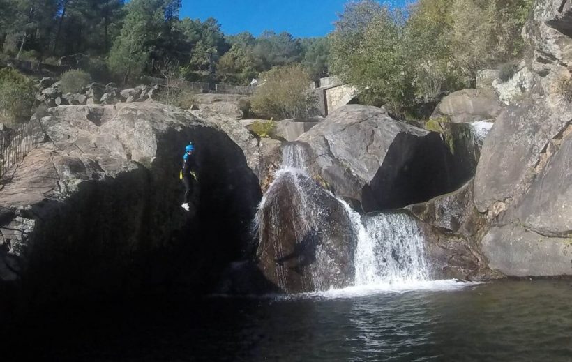 Barranquismo Ávila en Arbillas Salto inicio