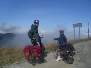 Camino de Santiago en bici con niños: Hay que tener cuidado de que no se enfríen.
