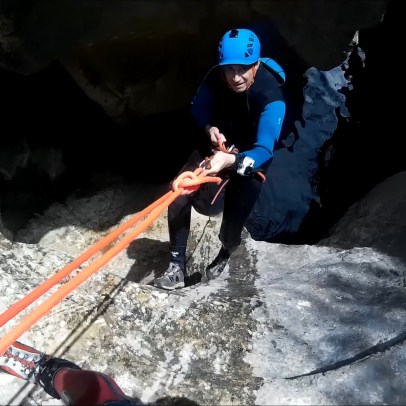 Rapelando en el barranco de Poyatos