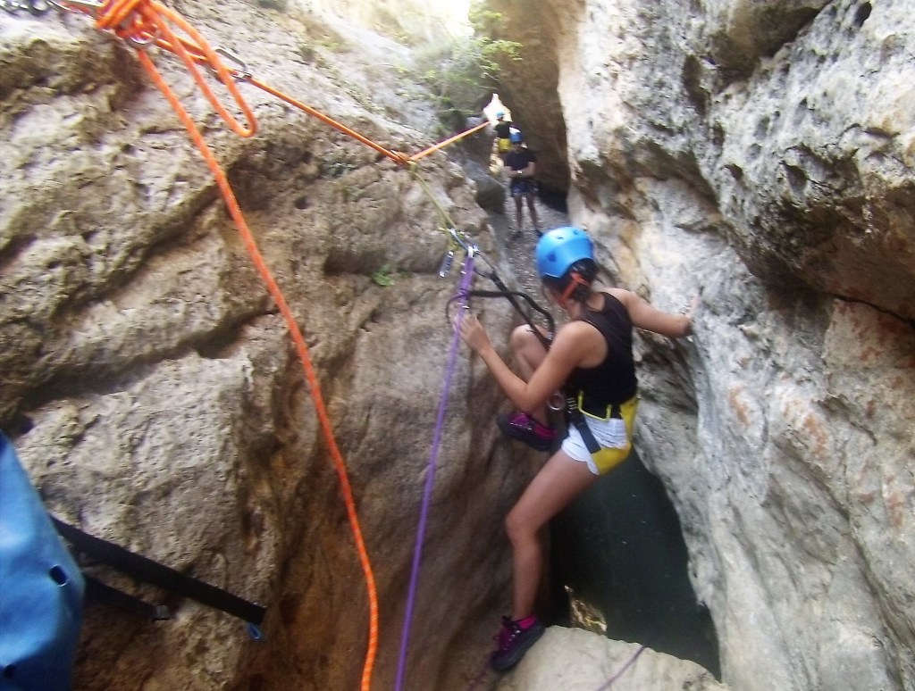 Tirolina en el barranco de Portilla cerca de Madrid