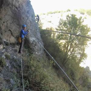 Puente de mono en via ferrata cerca de Madrid