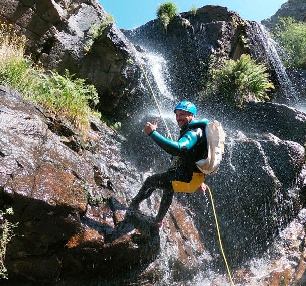 Rapelando en el barranco de Somosierra