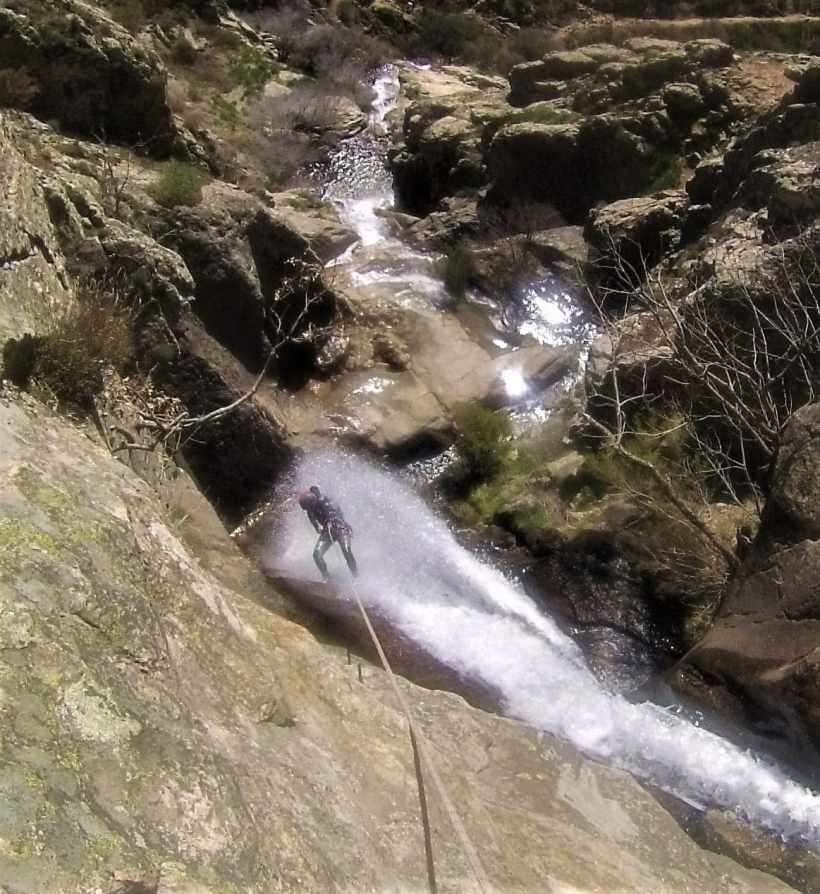 Si el río lleva agua, este rápel es una pasada.